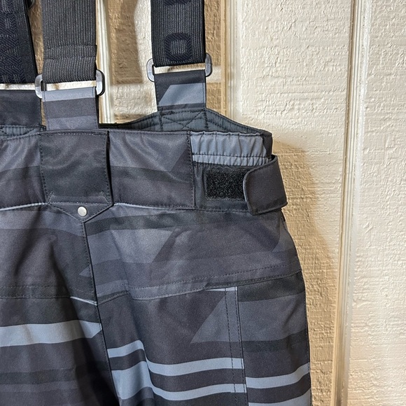 Obermeyer Volt Ski Pants, size 2. - Picture 6 of 11